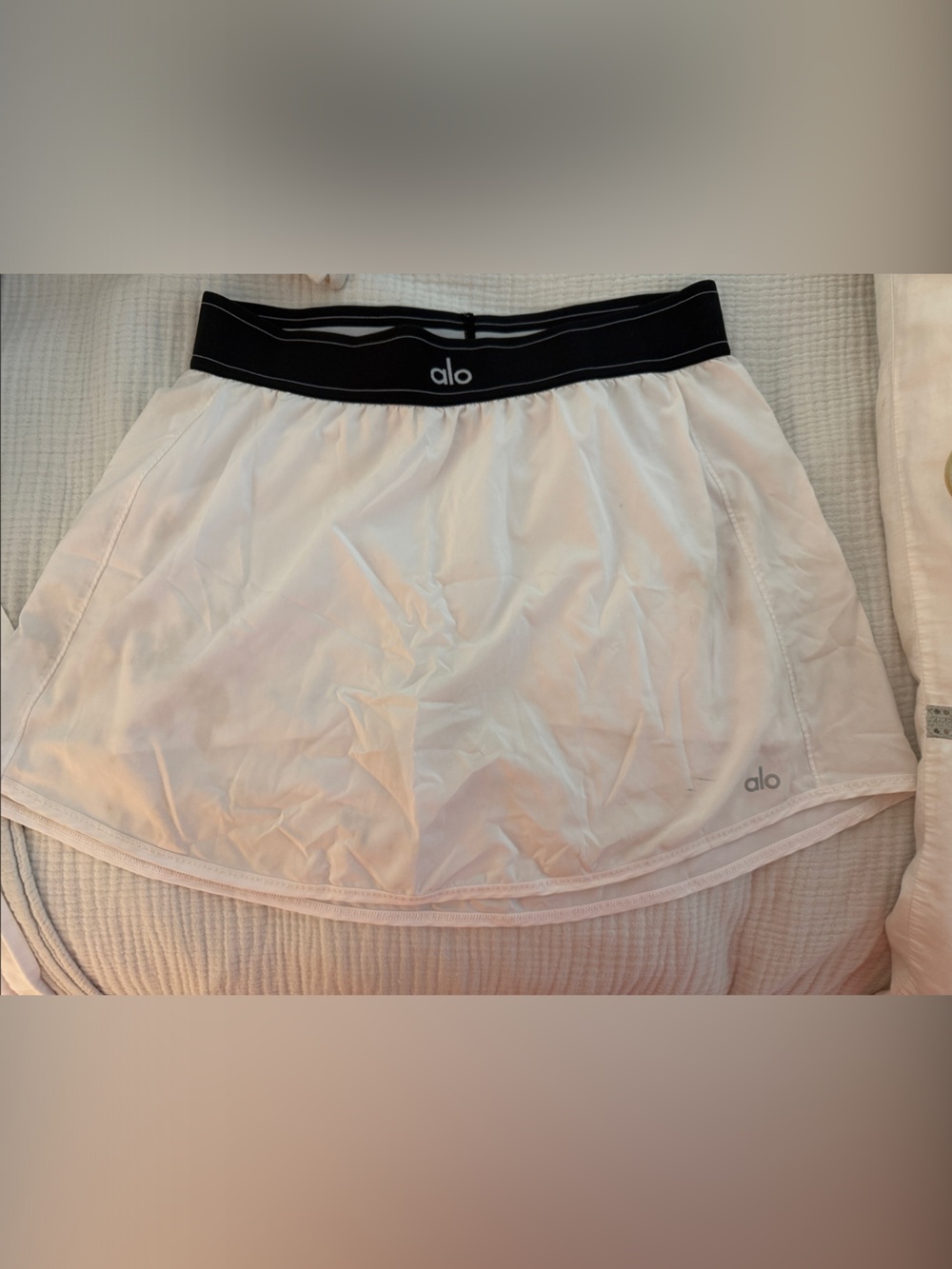 ALO Yoga White Athletic Skort with Black Elastic Waist